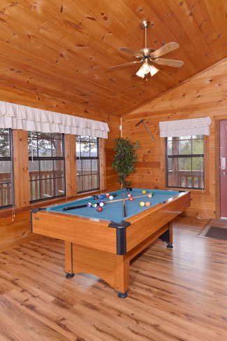 Pigeon Forge Cabin Rental Game Table